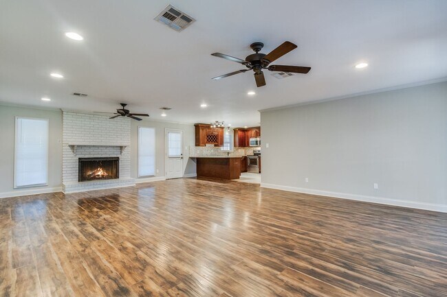 Building Photo - 808 Tolson Rd