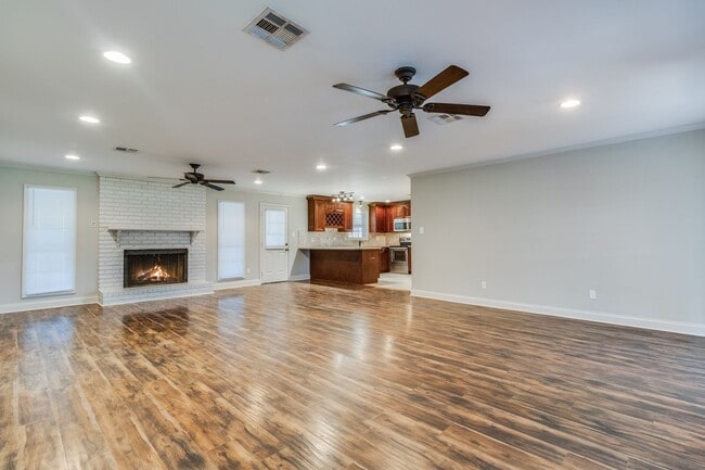 Building Photo - BEAUTIFUL HOME LOCATED ON TOLSON ROAD!