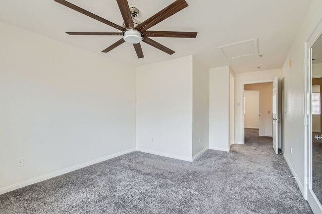 Building Photo - Stylish 2Bd + Den/Office - Townhome in Prime Central SD – Near Convoy District, Bases & Freeways