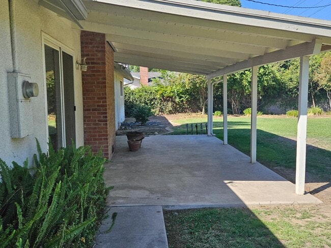 Building Photo - 1216 W Keats Ave