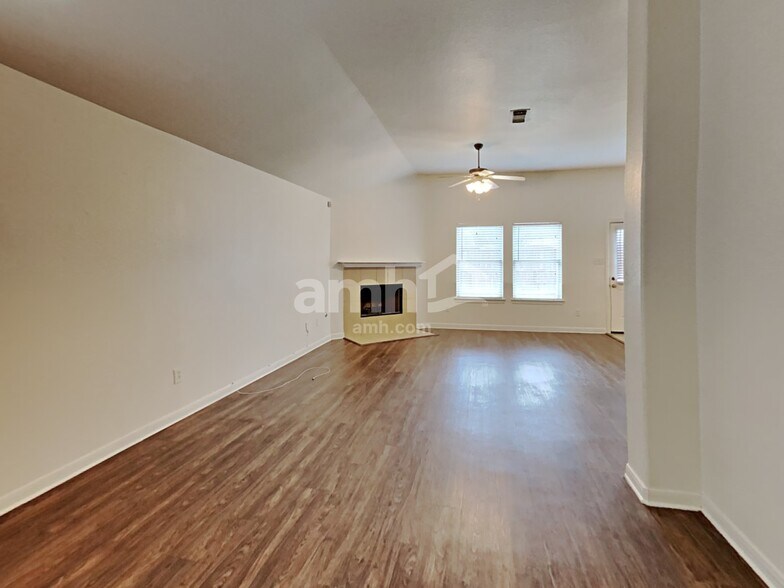 Building Photo - 11922 Elizabeth Ct