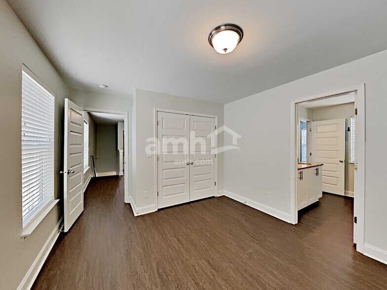 Building Photo - 5234 Tupelo St