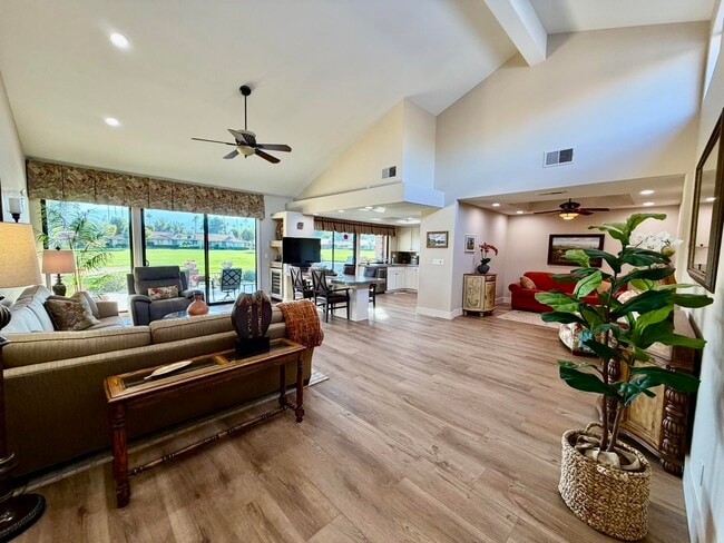 Building Photo - 205 Las Lomas