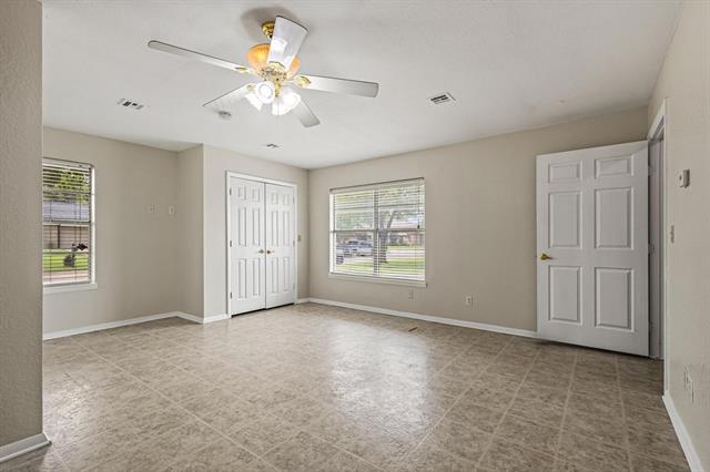 Building Photo - 216 Red River Dr