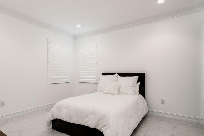 Building Photo - 8092 Lemon Serpentine Ln