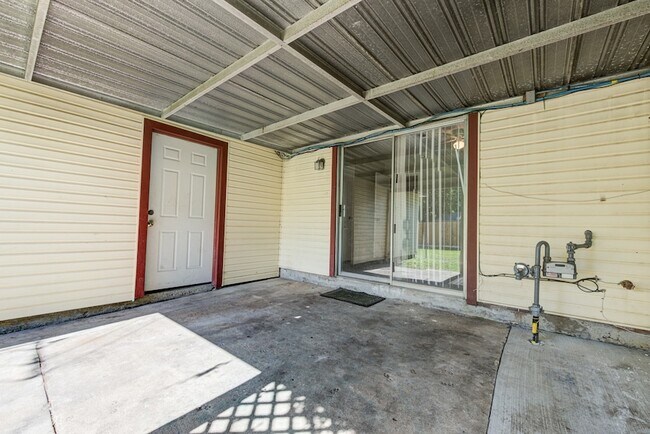 Building Photo - 15902 Timber Valley Dr