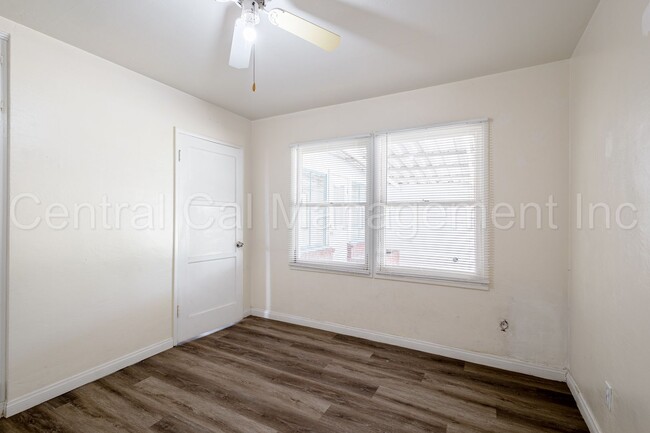 Building Photo - 3 Bedroom/1 Bath Home - $1895 per month!