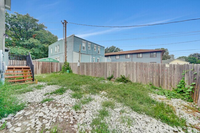 Building Photo - 1337 S 10th St
