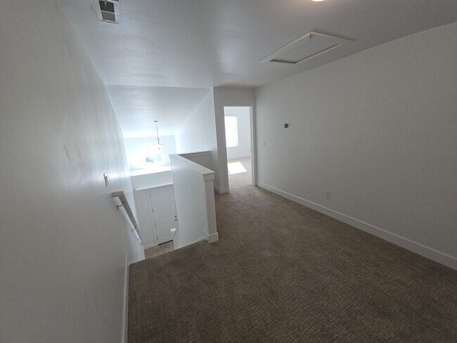 Building Photo - 754 E 950 N