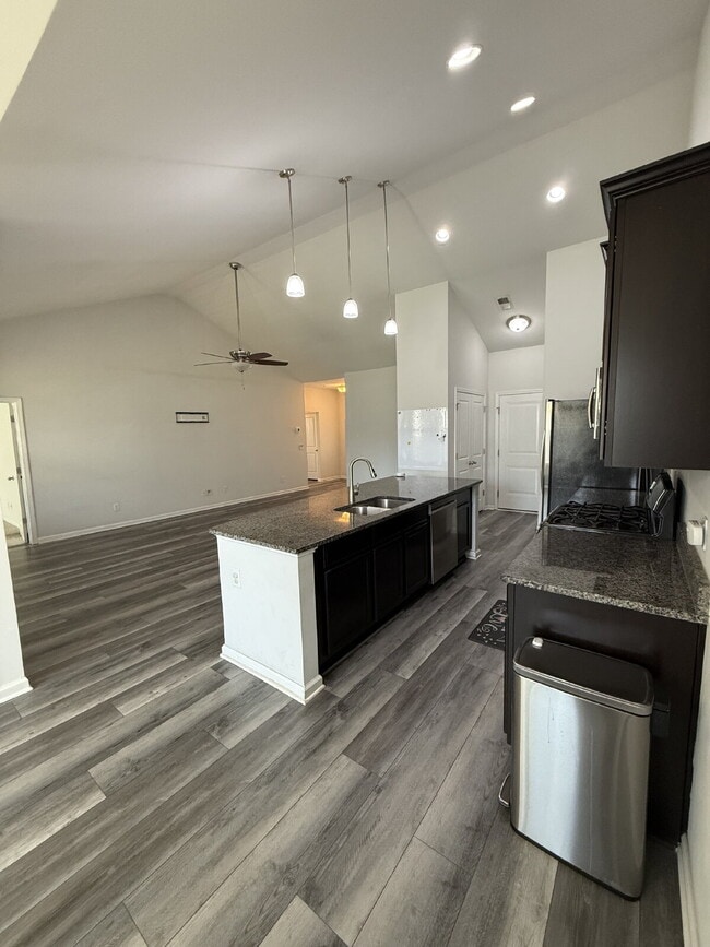 Building Photo - "Charming 3-Bedroom Beaufort Retreat in Picket Fences!!"