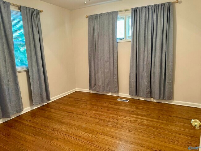 Building Photo - 213 Wingate Ave SW