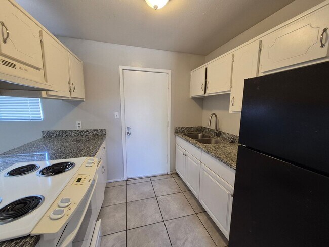 Building Photo - 122