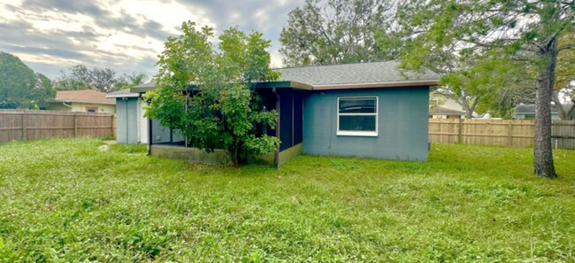 Building Photo - 6475 Cedarbrook Dr