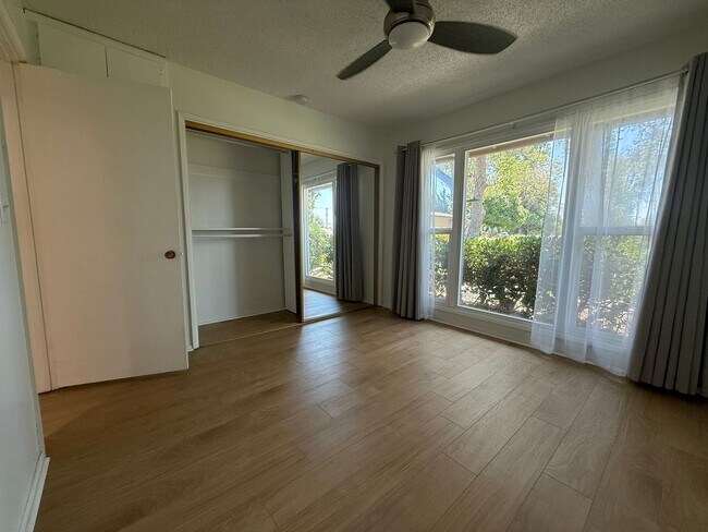 Building Photo - Large and bright condo in the Grossmont Vi...