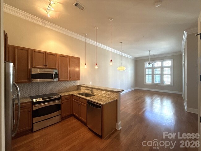 Building Photo - 2810 Selwyn Ave