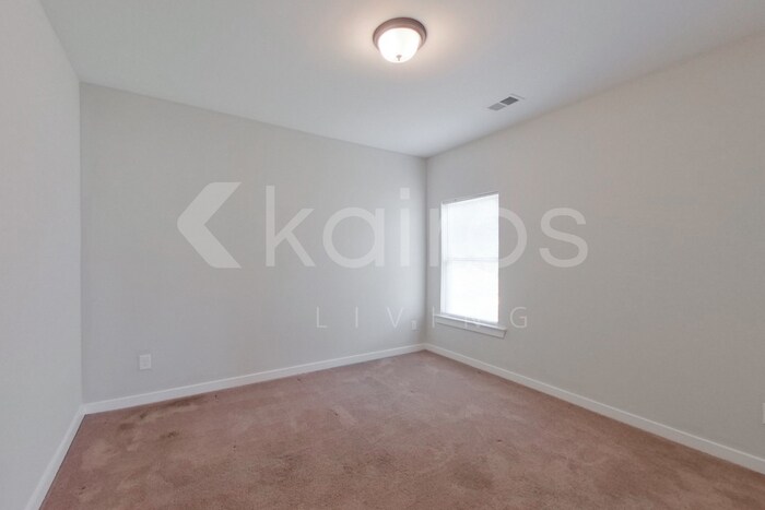 Building Photo - 471 White Oak Cir