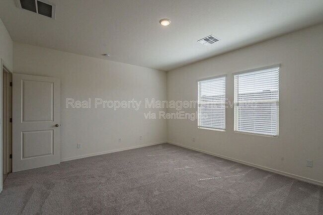 Building Photo - 6450 W Magdalena Ln