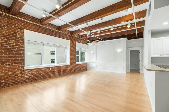 Building Photo - 15 Sleeper St