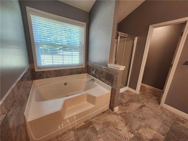 Building Photo - 1052 Ludwick Way