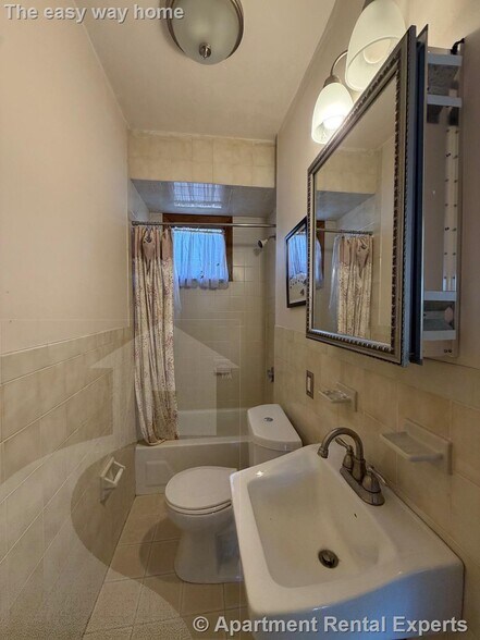 Building Photo - 1040 Broadway