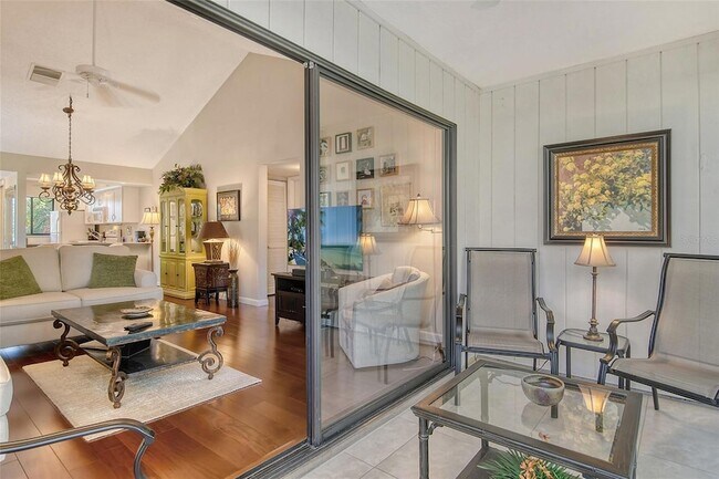 Building Photo - 1720 Glenhouse Dr