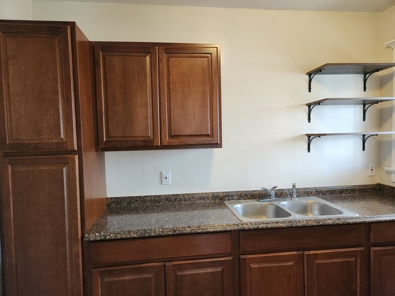 Newer kitchen - 3631 E 8th St
