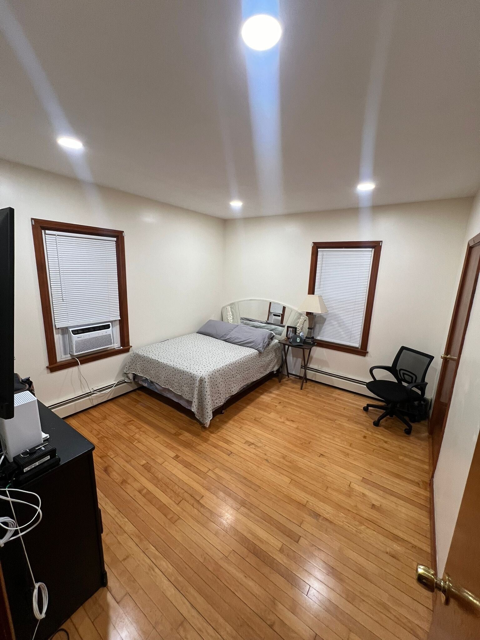 Building Photo - 31 Anthony St