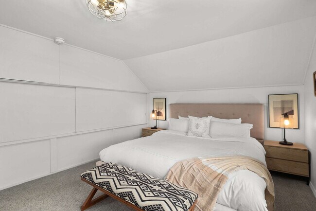 Building Photo - 120 4th Ave N