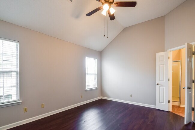 Building Photo - 8236 Clubview Dr