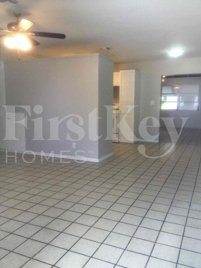 Building Photo - 609 Snowden Dr