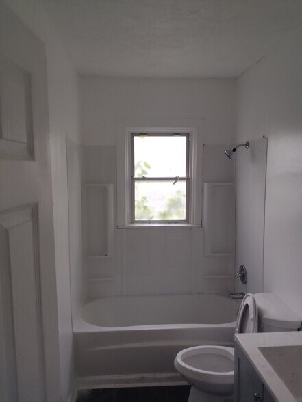 Building Photo - 3729 Avondale Ave