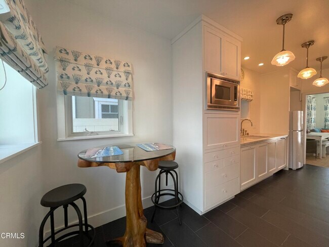 Building Photo - 3628 Ocean Dr