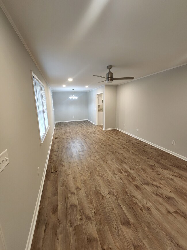 Building Photo - 108 Oak Park Dr