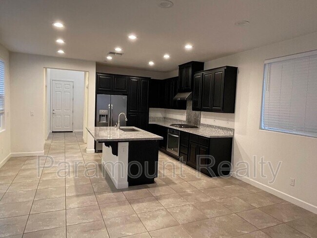 Building Photo - 538 E Marcello Ave