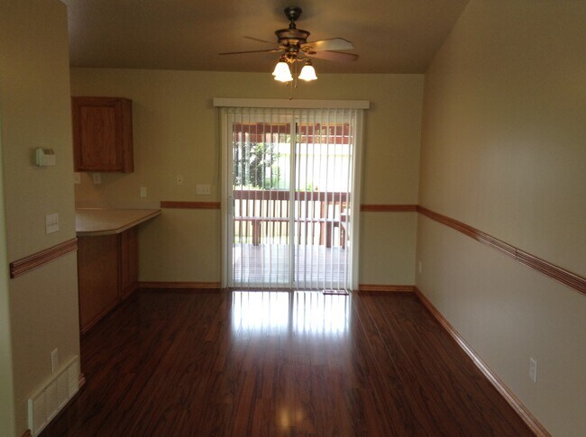 Building Photo - 929 Canfield Dr