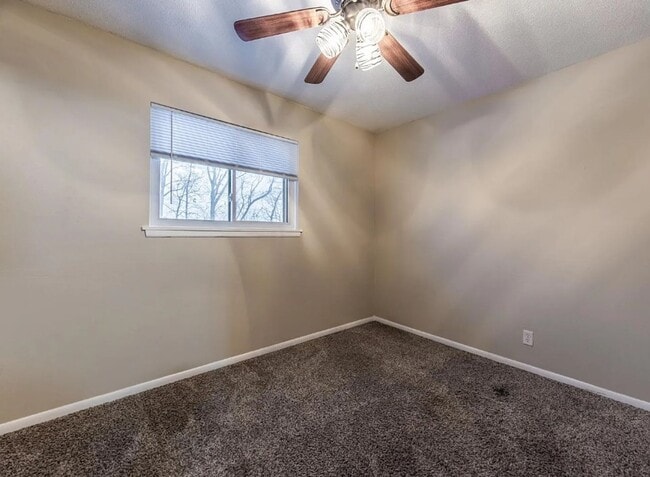 Building Photo - Modern 2BR Condo at Pembroke Gardens – Balcony, Pool Access & Utilities