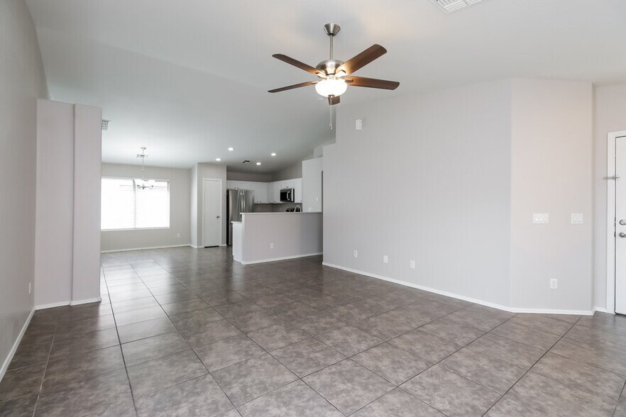 Building Photo - 5727 S 17th Ave