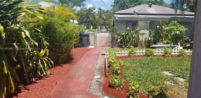 Building Photo - 2526 Taylor St