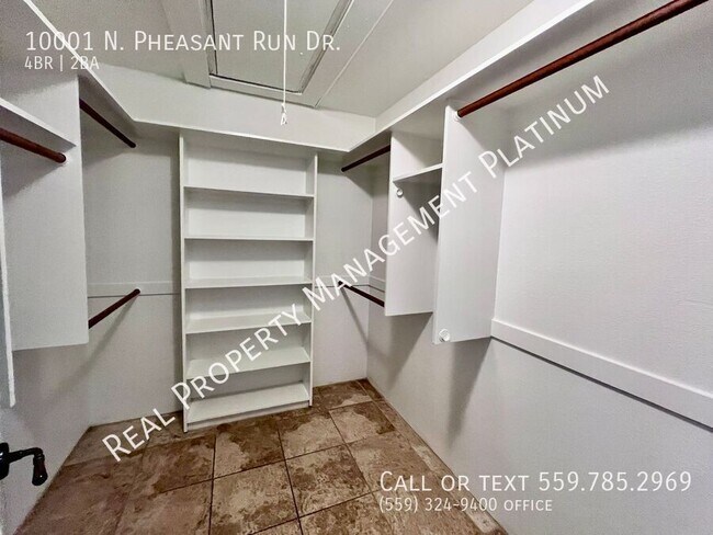 Building Photo - 10001 N Pheasant Run Dr