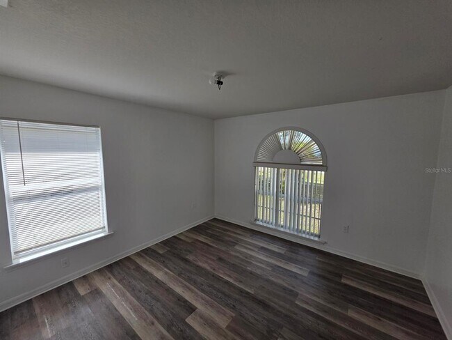 Building Photo - 670 Reindeer Dr
