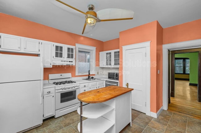 Building Photo - 5223 Bancroft Ave