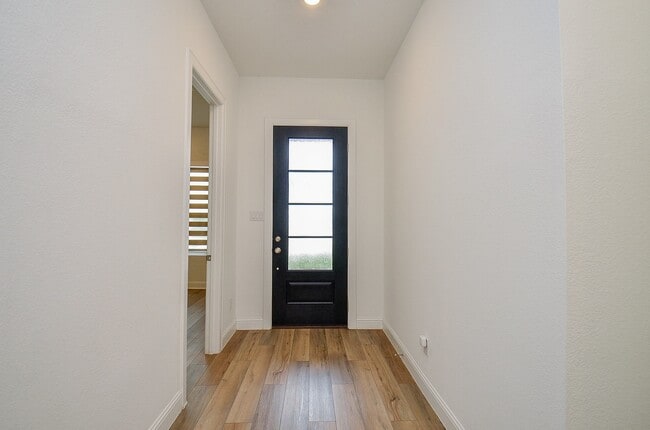 Building Photo - 4827 Avon Ridge Way