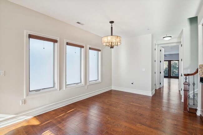 Building Photo - 934 W Huron St