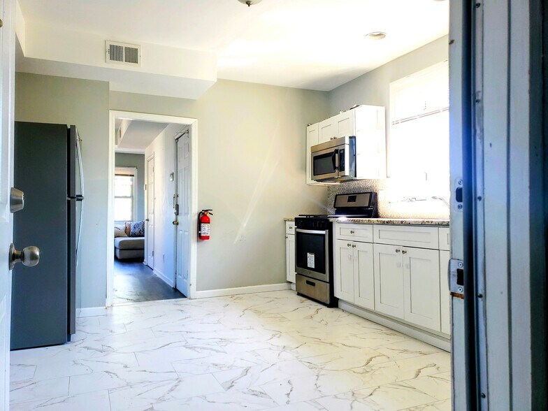 Building Photo - 33 Lafayette St