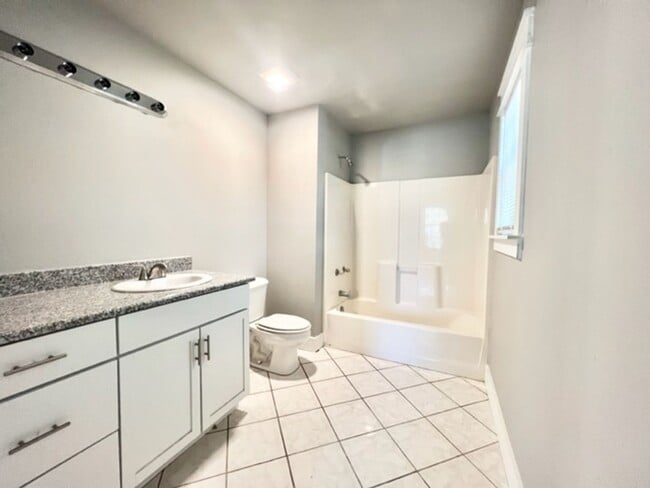 Building Photo - 140 Hickory Lp Dr
