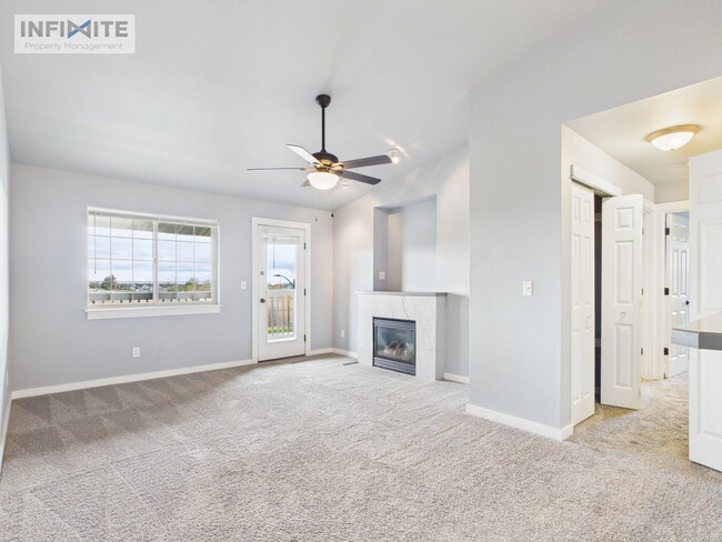 Building Photo - Top-Floor 2BR/2BA – Bright, Clean & Move-In Ready