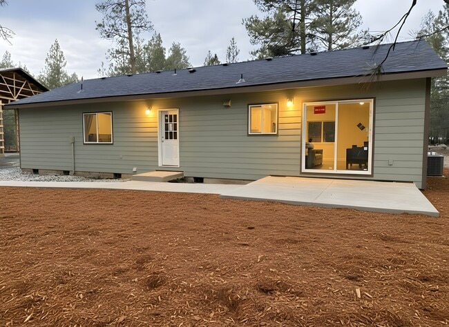 Building Photo - 14818 Bluegrass Loop