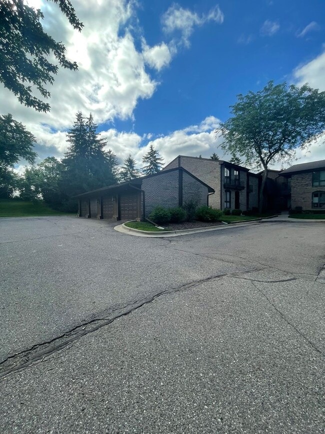 Building Photo - Updated End-Unit Condo in Earhart Village – Prime Location!