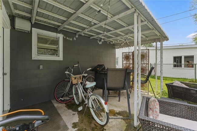 Building Photo - 220 Morton Rd