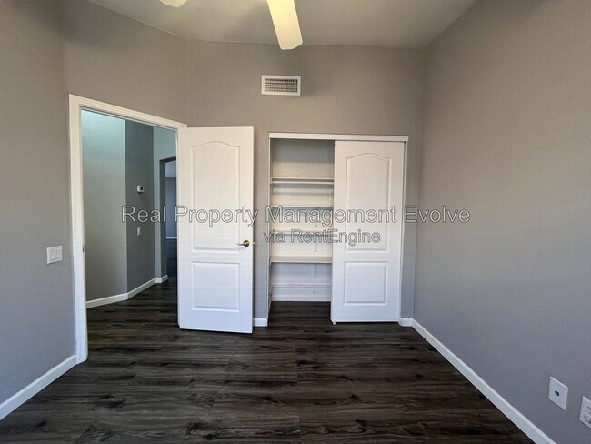 Building Photo - 6246 W Blackhawk Dr